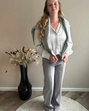 Grijze pantalon met zijzakken en elastiek in de boord